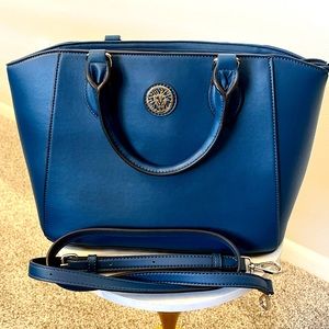 Beautiful Anne Kline Dome crossbody hang bag. Barely used. Very clean.